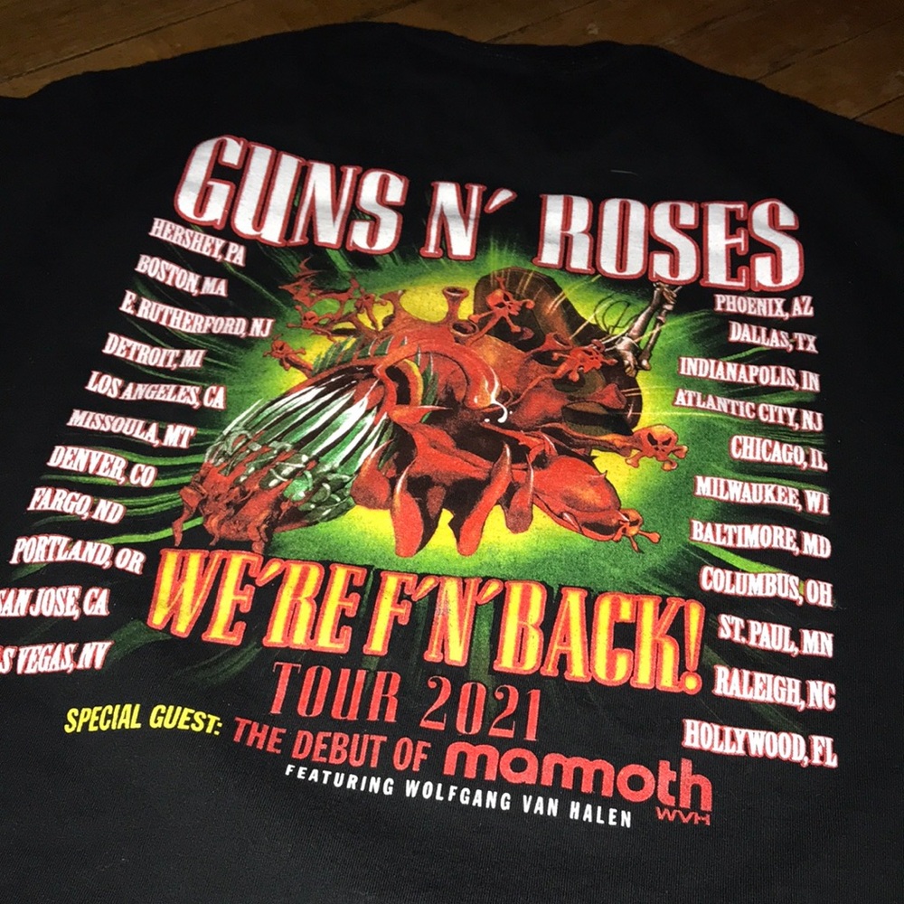 Guns N' Roses Black Short-Sleeve Tour Tee with Red Rose Accents - Picture 5 of 5